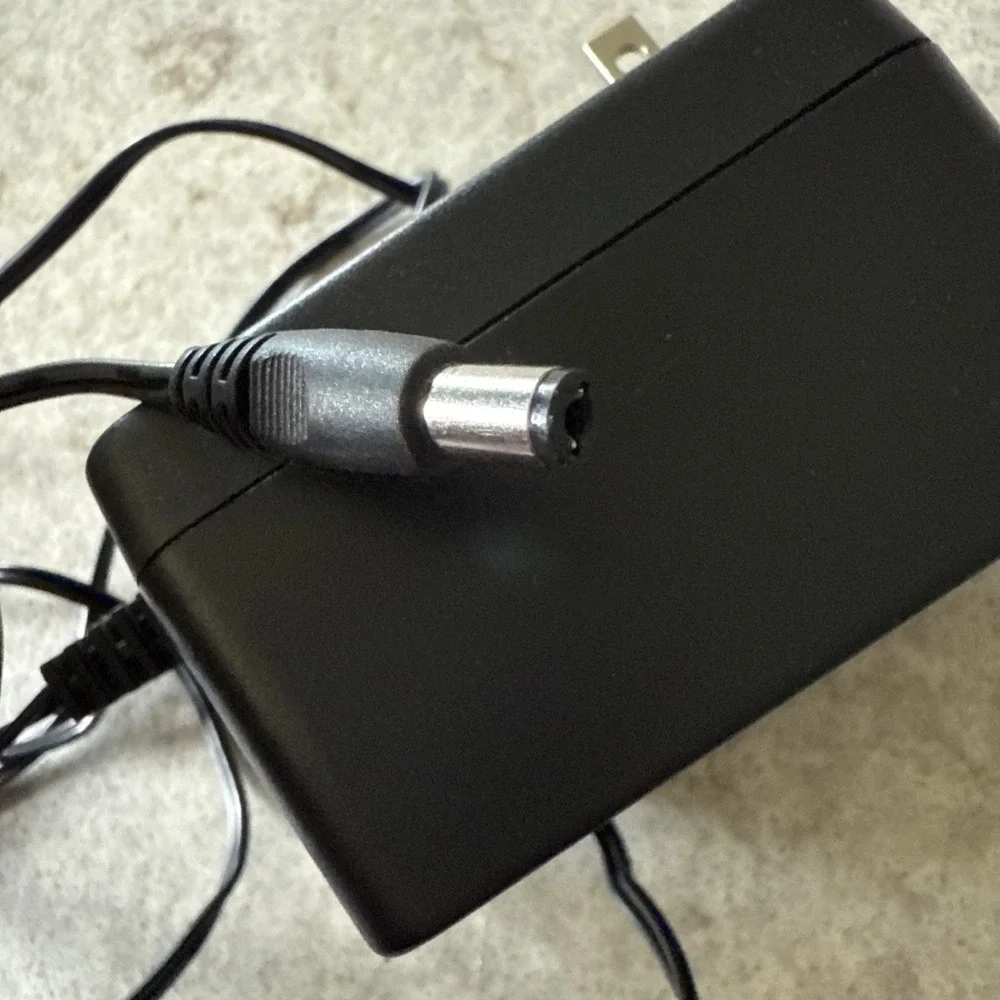 Netgear Genuine AC/DC Power Adapter PN: PWR-10027-01 Model No: DV-1280-3
